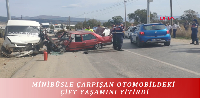 MİNİBÜSLE ÇARPIŞAN OTOMOBİLDEKİ ÇİFT YAŞAMINI YİTİRDİ